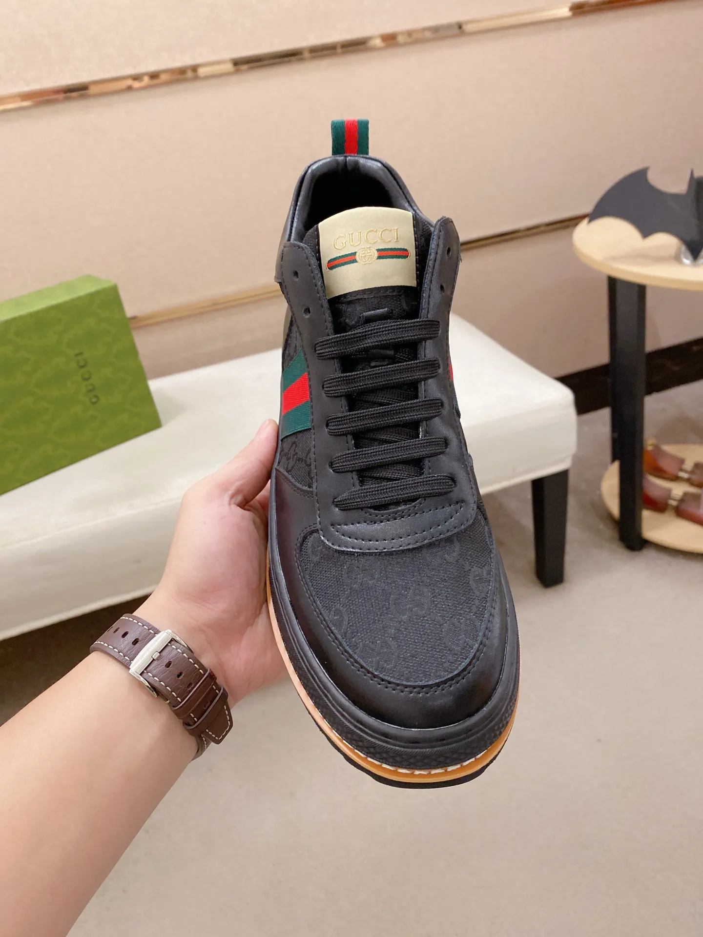 Men's shoes 💰 440 💰 High-quality new high-top GUCCI counters are on the market at the same time. The new men's shoes, 😘fabrics are selected imported cowhide, lining: sheepskin lining. 👍🏿 High-end ☄️ air-cushion molded anti-slip rubber outsole, exquisite lines, simple and elegant, comfortable and high-end for leisure travel. Code number: 38 to 44 (45 can be customized and cannot be returned or exchanged)